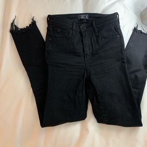 Black A&F Jeans with frayed ankles - slim